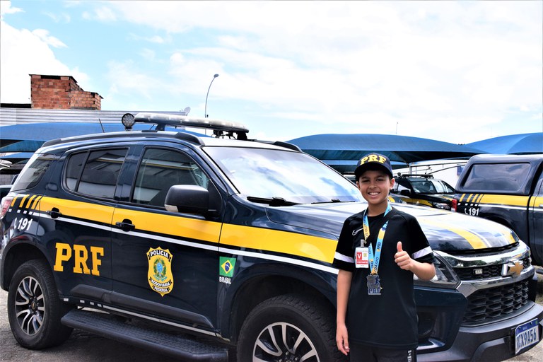 Ele disse que tem sonho de se tornar Policial Rodoviário Federal, e essa visita incentivou ainda mais a realização desse sonho.