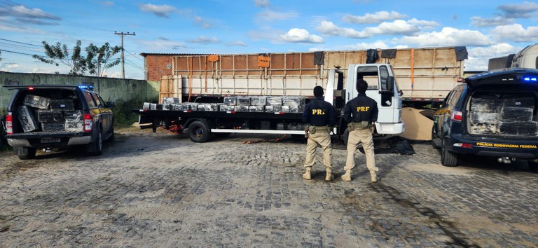 PRF  apreende 4 toneladas de maconha do Paraguai escondida em meio a carga de arroz na Chapada Diamantina