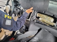 PRF apreende 6,5 Kg de Cocaína escondidos em fundo falso de veículo em Vitória da Conquista (BA)