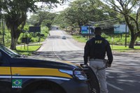 Sedan adulterado é recuperado pela PRF em Teixeira de Freitas (BA)