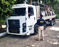 Caminhão com chapas de granito sem nota fiscal é retido pela PRF no Extremo Sul da Bahia