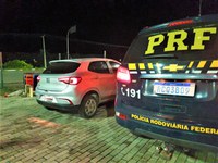 Carro furtado de locadora em Maceió é recuperado pela PRF em Paulo Afonso