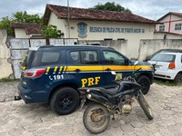 Moto sem seguro e roubada é recuperada pela PRF na cidade de Mucuri (BA)