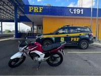 BR 116: Dentro do bagageiro de ônibus, PRF recupera moto roubada