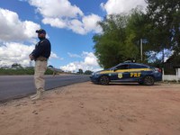 Após realizar ultrapassagem em local proibido, motorista é detido pela PRF com veículo clonado