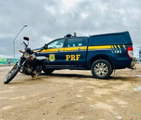 Em Poções (BA), PRF recupera motocicleta furtada