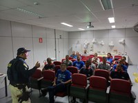 Ação educativa do Maio Amarelo é realizada pela PRF em Lauro de Freitas (BA)