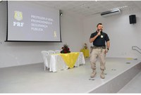 Alunos de escola pública participam de ação educativa da PRF em Amélia Rodrigues