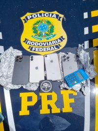 Em Nova Fátima (BA), PRF recupera 8 aparelhos celulares