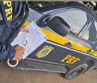 PRF cumpre mandado de prisão e prende motociclista na BR 324