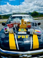 PRF apreende crack, cigarros eletrônicos e celulares em ônibus interestadual na BR-116, em Jequié (BA)