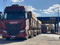 PRF flagra excesso de peso e descumprimento do descanso obrigatório em Barreiras (BA)