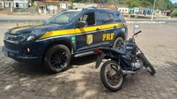 PRF apreende motocicleta com sinais identificadores suprimidos na BR-116, em Irajuba (BA)