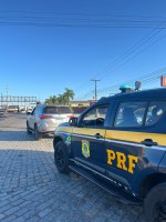 PRF recupera veículo com sinais de adulteração na BR-324, em Feira de Santana (BA)