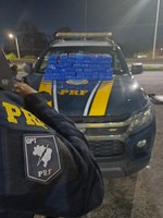 Em Simões Filho (BA), PRF prende traficante transportando 52 Kg de maconha em carro locado