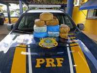 PRF apreende 23,8 kg de cocaína em ônibus na BR-116, em Feira de Santana (BA)