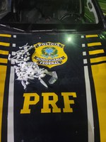 PRF apreende substâncias ilícitas e prende dois indivíduos durante abordagem na BR-407