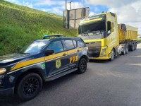 PRF registra 33 toneladas de excesso de peso durante fiscalização em Simões Filho