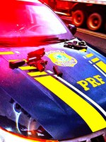 Foragidos da justiça são presos em flagrante com pistolas, munições e drogas na BR 101 em Santo Antônio de Jesus (BA)