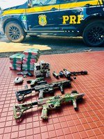 PRF apreende drogas, armas, munições e granadas em ônibus abordado na BR-116, em Jequié (BA)