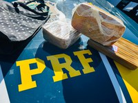 PRF apreende 3 kg de cocaína em ônibus na BR-116, em Jequié (BA)