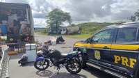 PRF recupera motocicleta roubada que era transportada em caminhão de mudanças em Jequié (BA)