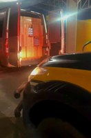Após fuga na rodovia, PRF apreende 65 mil maços de cigarros contrabandeados dentro de van