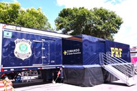 Carreta da PRF chega em Serrinha com serviços de saúde e ações educativas para a população