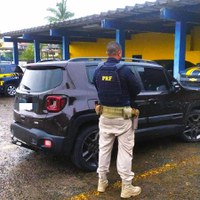 Homem compra carro roubado por meio de rede social e acaba detido pela PRF na BR 324
