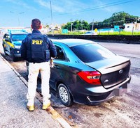 PRF em Simões Filho recupera veículo roubado abandonado na BR 324