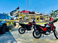 Em Jequié (BA), PRF recupera motocicletas furtadas transportadas em caminhão-cegonha