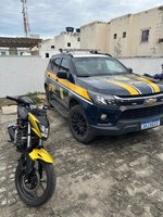 PRF recupera motocicleta roubada transportada em ônibus na BR-116, em Vitória da Conquista (BA)