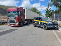 PRF apreende caminhão com sinais de adulteração na BR-116, em Jequié (BA)