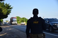 PRF prende homem com mandado de prisão em aberto, em Ribeira do Pombal (BA)