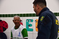 Trânsito seguro é tema de palestra para alunos da EJA na zona rural de Muritiba (BA)