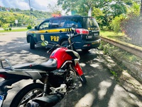Motocicleta roubada em Ilhéus é recuperada pela PRF durante operação em Ubaitaba (BA)