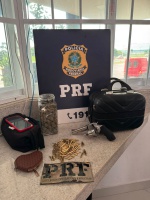 Operação Conatus: PRF apreende drogas e arma de fogo em ônibus na Bahia