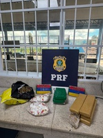 PRF apreende mais de 12 kg de drogas em ônibus na BR-116, no sudoeste da Bahia