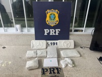 PRF apreende quase 5 kg de cocaína escondidos em ônibus na BR-116, em Vitória da Conquista