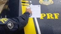 PRF cumpre mandados de prisão por roubo durante fiscalização na BR-101, em Eunápolis (BA)