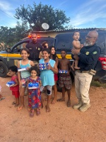 Solidariedade na Estrada: PRF leva doçura e esperança a crianças em Barreiras (BA)