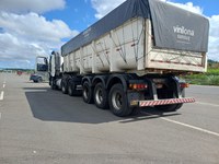 PRF intensifica fiscalização de excesso de peso na BR-324, em Simões Filho (BA)