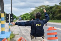 PRF localiza mulher desaparecida e em situação de vulnerabilidade na BR-116, em Jaguaquara (BA)