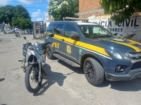 PRF recupera motocicleta clonada com registro de furto/roubo na BR-101, em Santo Antônio de Jesus (BA)