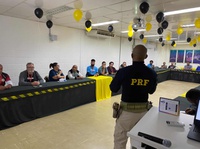Maio Amarelo: PRF realiza ciclo de palestras para trabalhadores da indústria em Vitória da Conquista (BA)