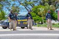 PRF intensifica fiscalização na BR-116 durante a Festa do Divino em Poções (BA)