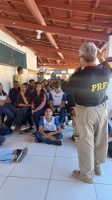 PRF realiza palestra educativa para estudantes em Teixeira de Freitas (BA)