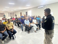 PRF realiza palestra para condutores de veículos de emergência em Capela do Alto Alegre (BA)