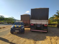 Em Seabra (BA), PRF apreende aproximadamente um milhão de peças de vestuários sendo transportadas de forma irregular