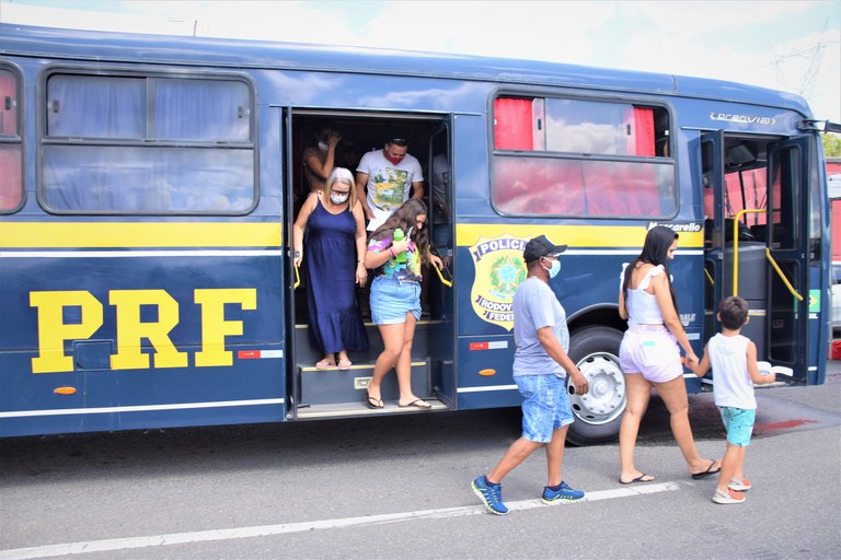 O projeto Cinema Rodoviário da PRF faz parte dessas ações que busca sensibilizar os diversos usuários das rodovias na assimilação de hábitos e atitudes responsáveis no trânsito.